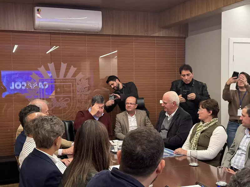 Prefeito Neco Pagliosa coordena comitiva de Caracol para audiência com o governador Riedel e garante novos investimentos Prefeito Neco Pagliosa coordena comitiva de Caracol para audiência com o governador Riedel e garante novos investimentos