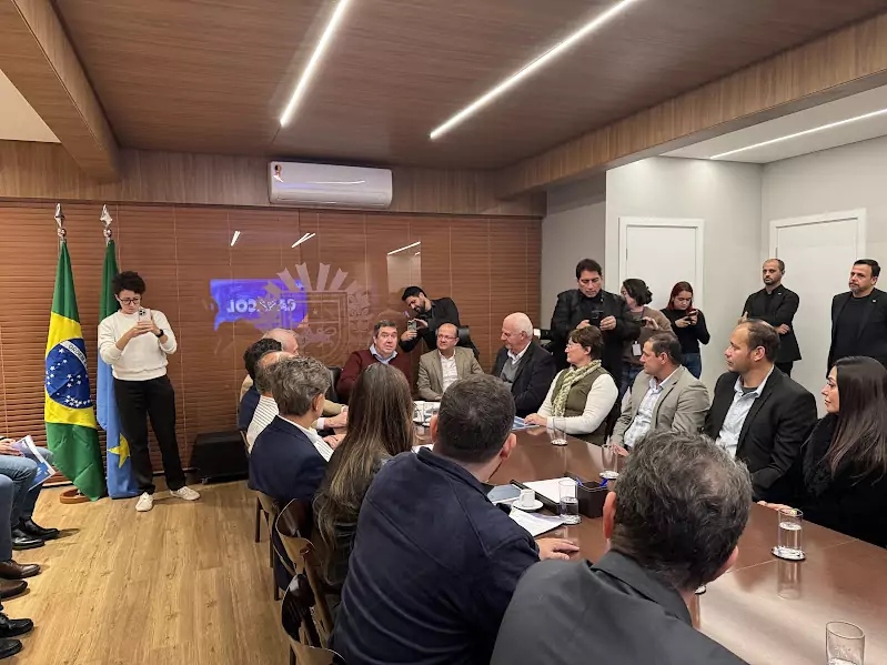Prefeito Neco Pagliosa coordena comitiva de Caracol para audiência com o governador Riedel e garante novos investimentos Prefeito Neco Pagliosa coordena comitiva de Caracol para audiência com o governador Riedel e garante novos investimentos