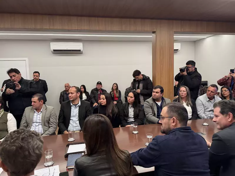 Prefeito Neco Pagliosa coordena comitiva de Caracol para audiência com o governador Riedel e garante novos investimentos Prefeito Neco Pagliosa coordena comitiva de Caracol para audiência com o governador Riedel e garante novos investimentos