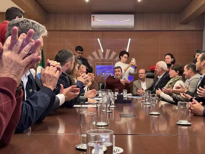 Prefeito Neco Pagliosa coordena comitiva de Caracol para audiência com o governador Riedel e garante novos investimentos Prefeito Neco Pagliosa coordena comitiva de Caracol para audiência com o governador Riedel e garante novos investimentos