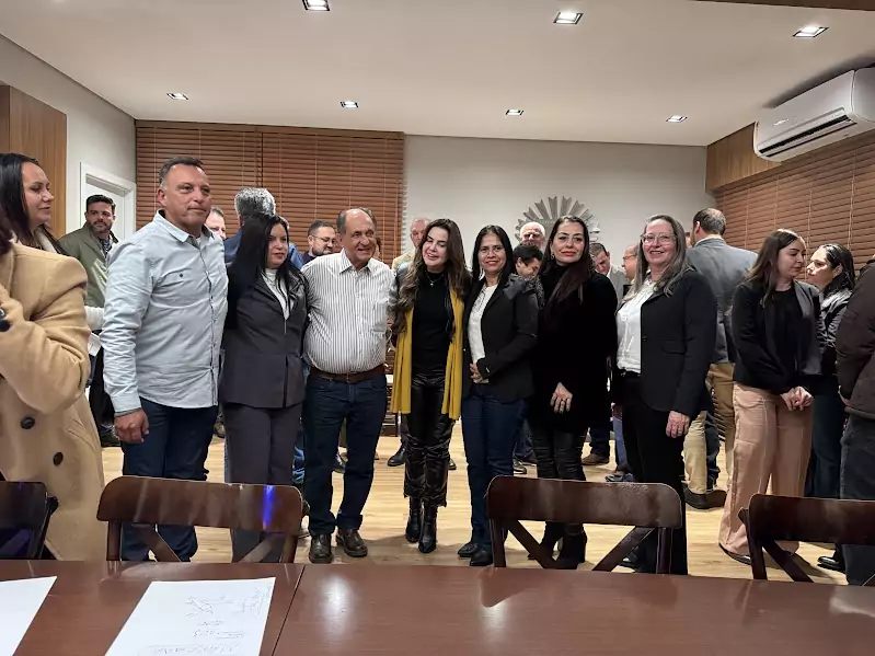 Prefeito Neco Pagliosa coordena comitiva de Caracol para audiência com o governador Riedel e garante novos investimentos Prefeito Neco Pagliosa coordena comitiva de Caracol para audiência com o governador Riedel e garante novos investimentos