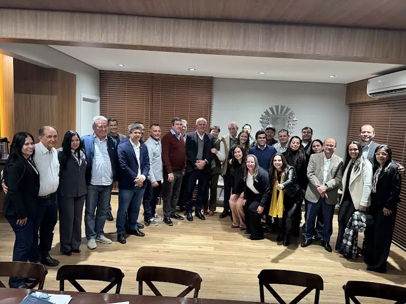 Prefeito Neco Pagliosa coordena comitiva de Caracol para audiência com o governador Riedel e garante novos investimentos Prefeito Neco Pagliosa coordena comitiva de Caracol para audiência com o governador Riedel e garante novos investimentos