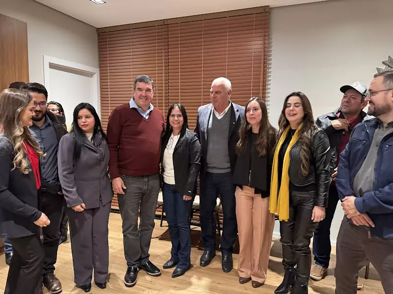 Prefeito Neco Pagliosa coordena comitiva de Caracol para audiência com o governador Riedel e garante novos investimentos Prefeito Neco Pagliosa coordena comitiva de Caracol para audiência com o governador Riedel e garante novos investimentos