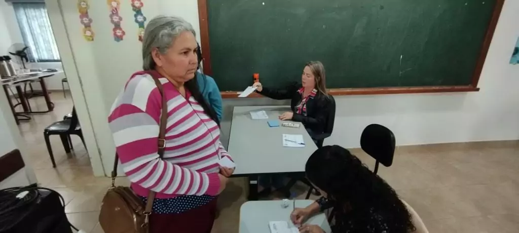 Junto com o frio, Assistência Social de Caracol entrega cobertores e carinho