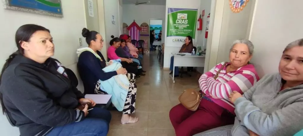 Junto com o frio, Assistência Social de Caracol entrega cobertores e carinho