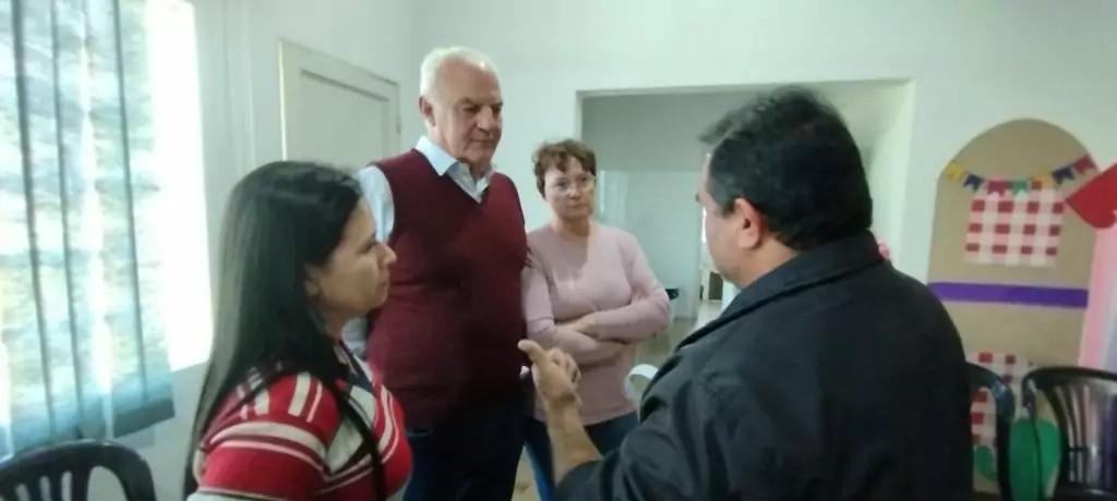 Junto com o frio, Assistência Social de Caracol entrega cobertores e carinho