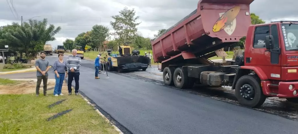 Prefeitura e Governo do Estado iniciam recapeamento em ruas de Caracol