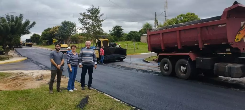 Prefeitura e Governo do Estado iniciam recapeamento em ruas de Caracol