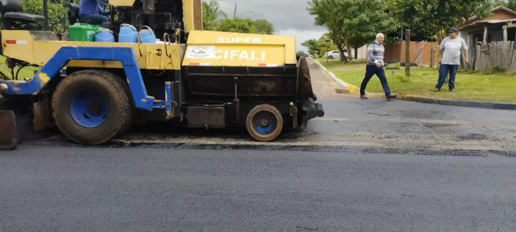 Prefeitura e Governo do Estado iniciam recapeamento em ruas de Caracol