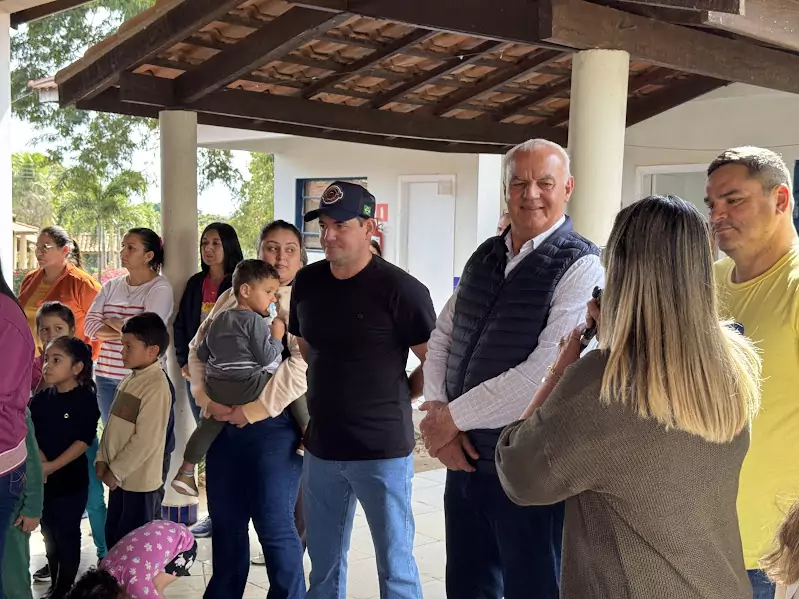 Caracol entrega uniformes para 100% da Rede Municipal de Ensino