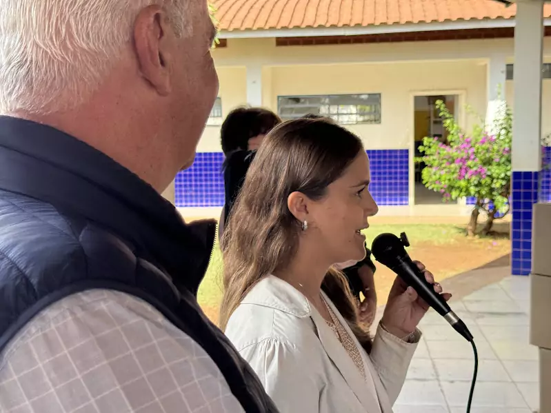 Caracol entrega uniformes para 100% da Rede Municipal de Ensino