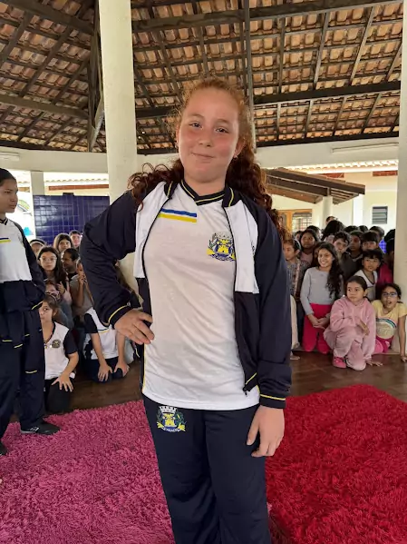 Caracol entrega uniformes para 100% da Rede Municipal de Ensino