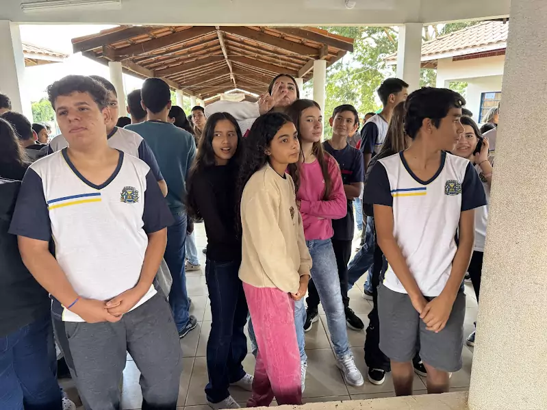 Caracol entrega uniformes para 100% da Rede Municipal de Ensino