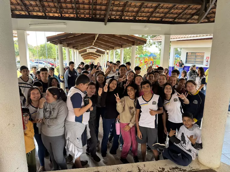 Caracol entrega uniformes para 100% da Rede Municipal de Ensino