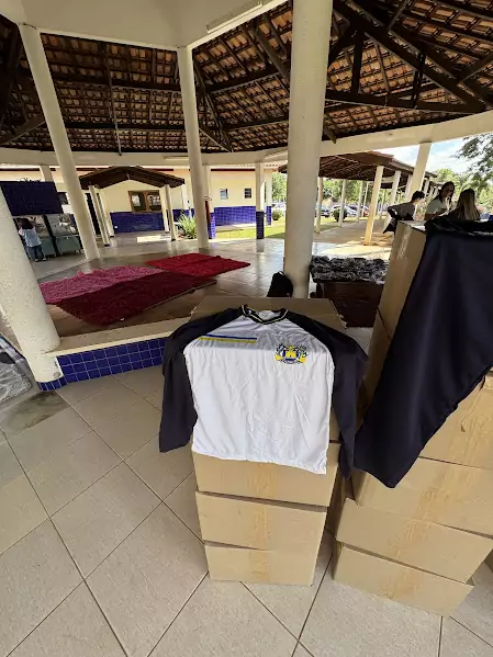 Caracol entrega uniformes para 100% da Rede Municipal de Ensino