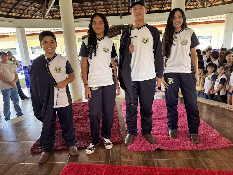 Caracol entrega uniformes para 100% da Rede Municipal de Ensino