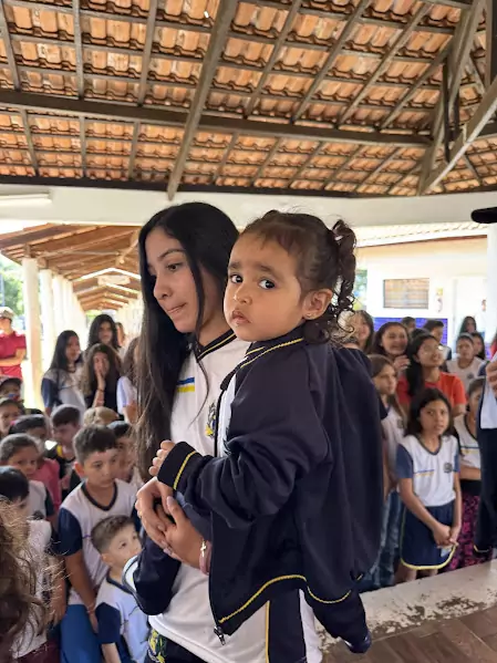 Caracol entrega uniformes para 100% da Rede Municipal de Ensino