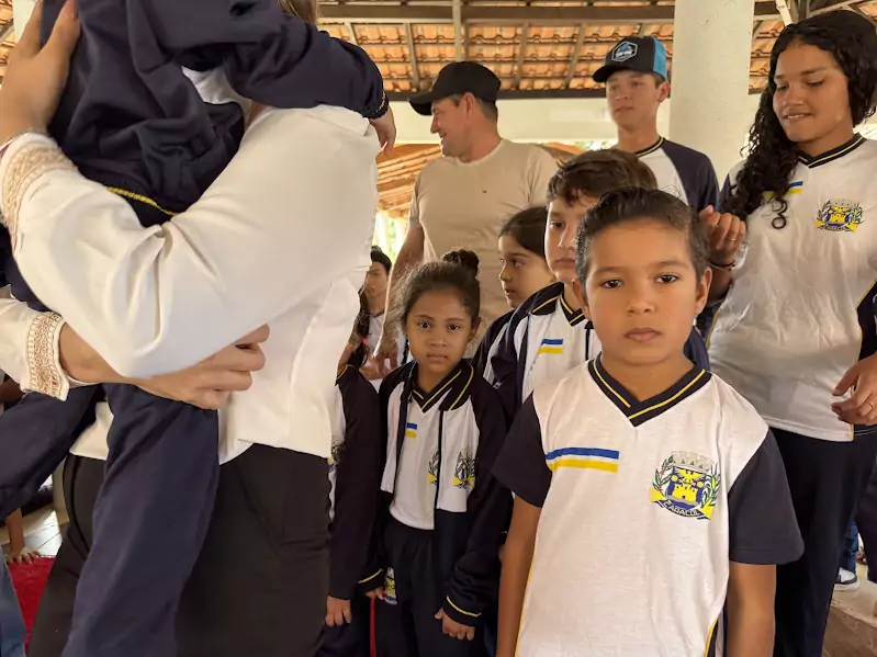 Caracol entrega uniformes para 100% da Rede Municipal de Ensino