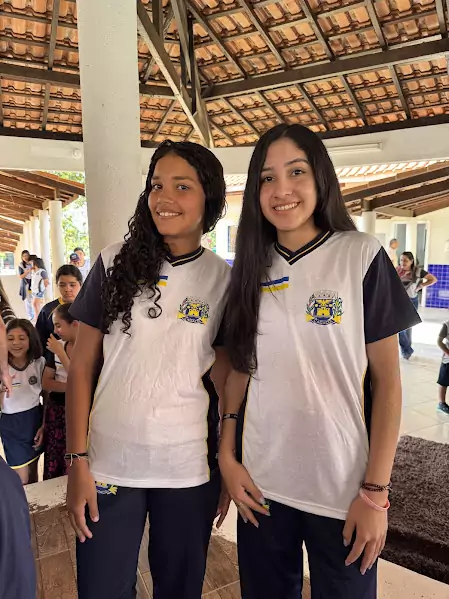 Caracol entrega uniformes para 100% da Rede Municipal de Ensino