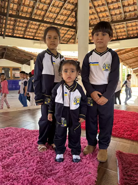 Caracol entrega uniformes para 100% da Rede Municipal de Ensino