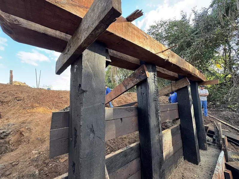 Prefeitura de Caracol reconstrói ponte sobre o Rio Campo Limpo no Alto Caracol