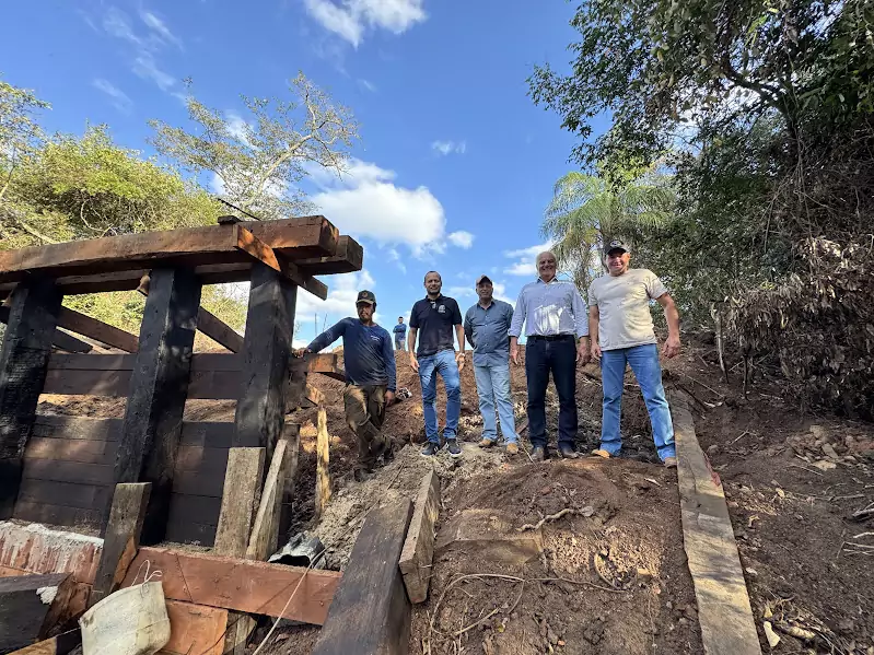 Prefeitura de Caracol reconstrói ponte sobre o Rio Campo Limpo no Alto Caracol