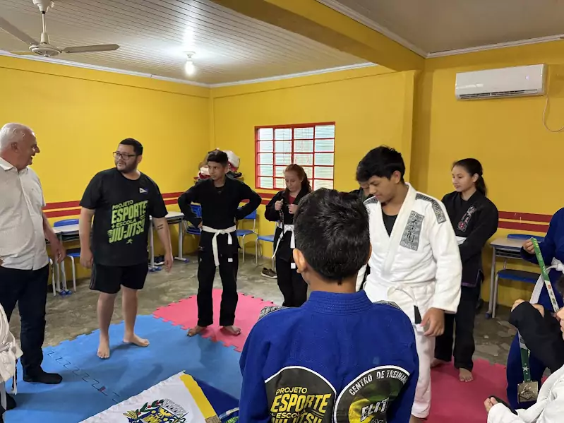 Projeto “ESPORTE +" Escola de Jiu-Jitsu conquista 11 medalhas no Campeonato Brasileiro Centro-Oeste Projeto “ESPORTE +" Escola de Jiu-Jitsu conquista 11 medalhas no Campeonato Brasileiro Centro-Oeste