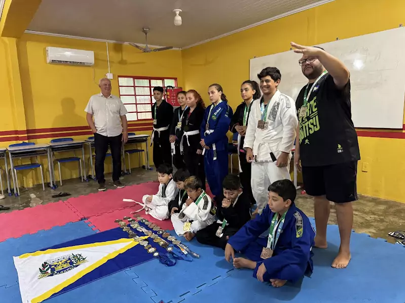 Projeto “ESPORTE +" Escola de Jiu-Jitsu conquista 11 medalhas no Campeonato Brasileiro Centro-Oeste Projeto “ESPORTE +" Escola de Jiu-Jitsu conquista 11 medalhas no Campeonato Brasileiro Centro-Oeste