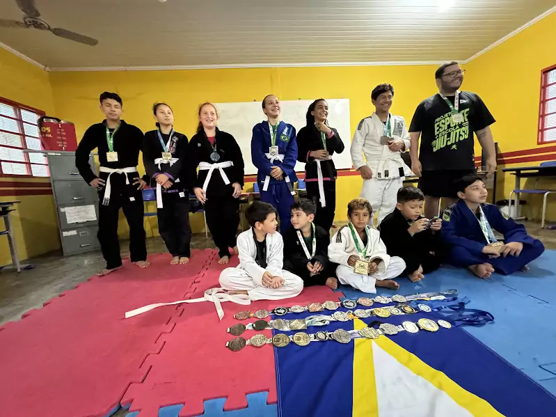 Projeto “ESPORTE +" Escola de Jiu-Jitsu conquista 11 medalhas no Campeonato Brasileiro Centro-Oeste Projeto “ESPORTE +" Escola de Jiu-Jitsu conquista 11 medalhas no Campeonato Brasileiro Centro-Oeste