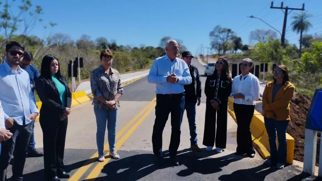 Prefeitura de Caracol entrega 26 novas casas e inaugura ponte de concreto