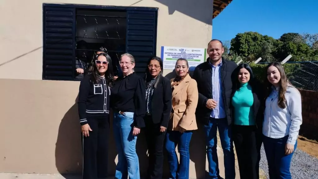 Prefeitura de Caracol entrega 26 novas casas e inaugura ponte de concreto