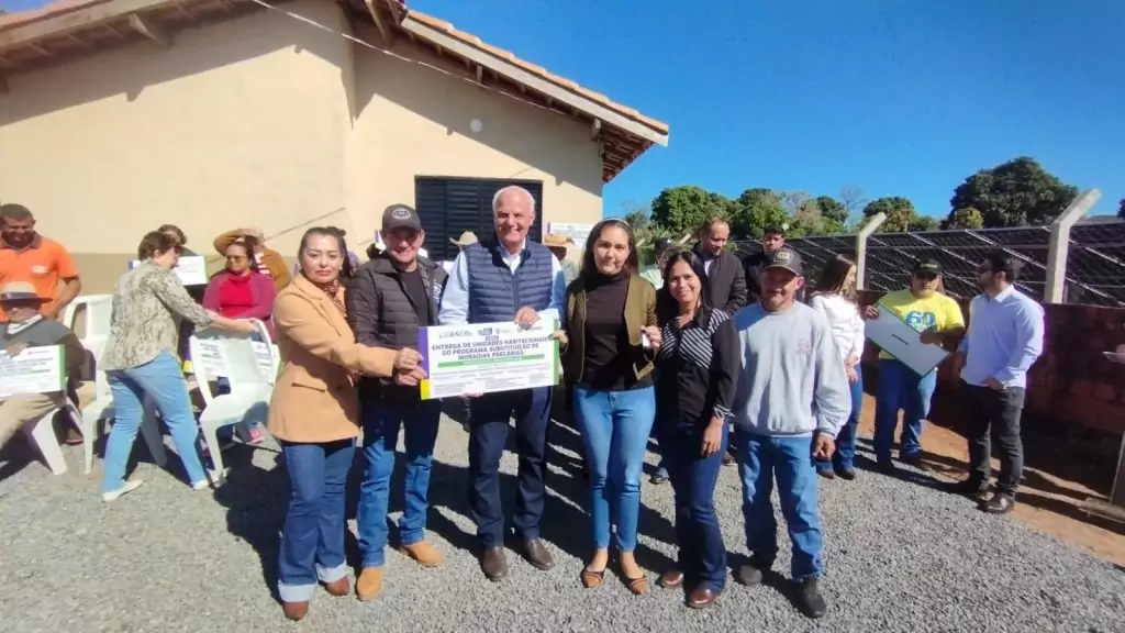 Prefeitura de Caracol entrega 26 novas casas e inaugura ponte de concreto
