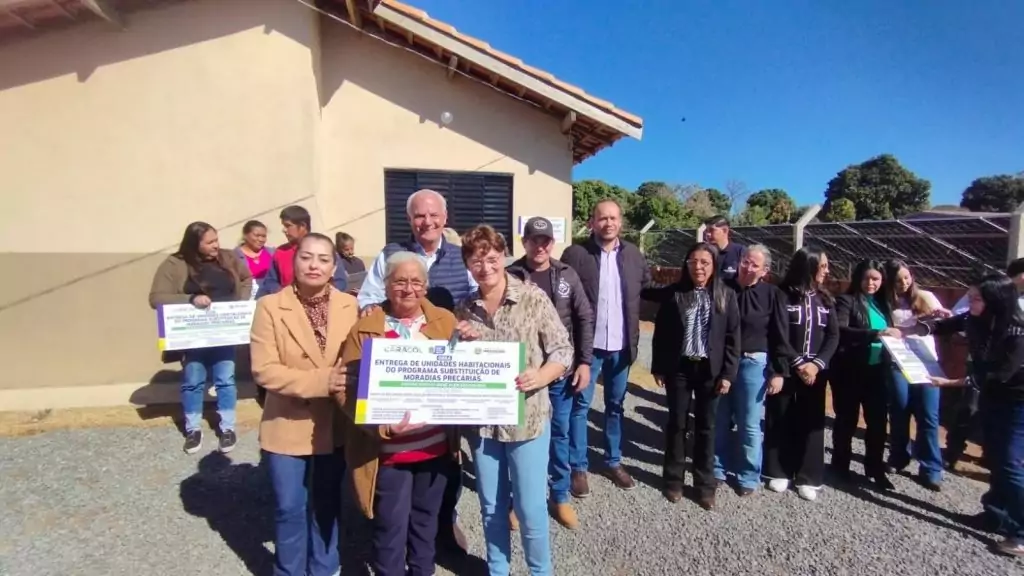 Prefeitura de Caracol entrega 26 novas casas e inaugura ponte de concreto