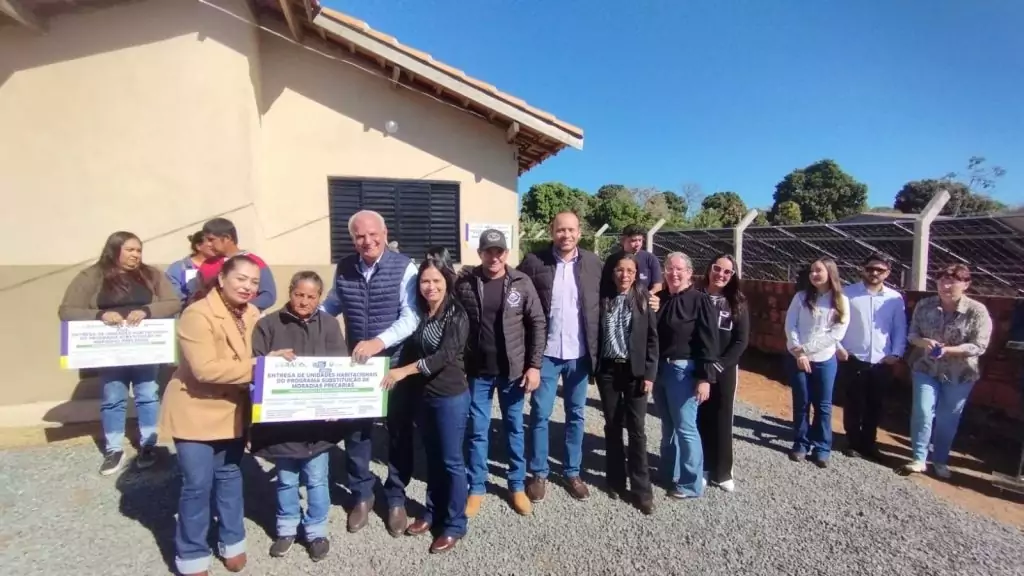 Prefeitura de Caracol entrega 26 novas casas e inaugura ponte de concreto