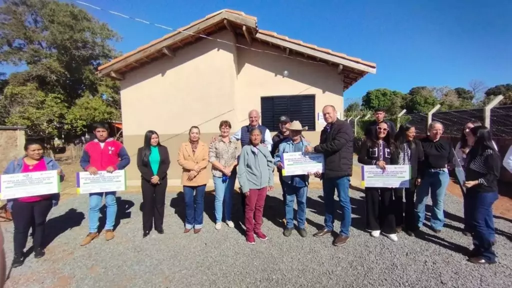 Prefeitura de Caracol entrega 26 novas casas e inaugura ponte de concreto