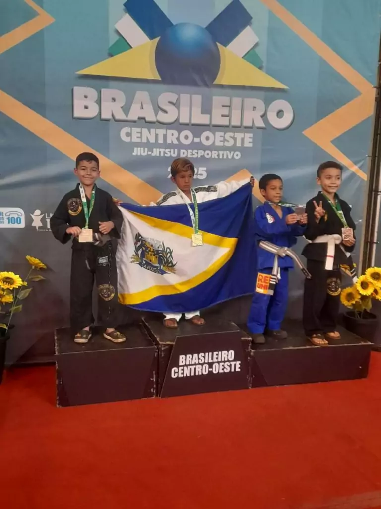 Projeto “ESPORTE +" Escola de Jiu-Jitsu conquista 11 medalhas no Campeonato Brasileiro Centro-Oeste Projeto “ESPORTE +" Escola de Jiu-Jitsu conquista 11 medalhas no Campeonato Brasileiro Centro-Oeste