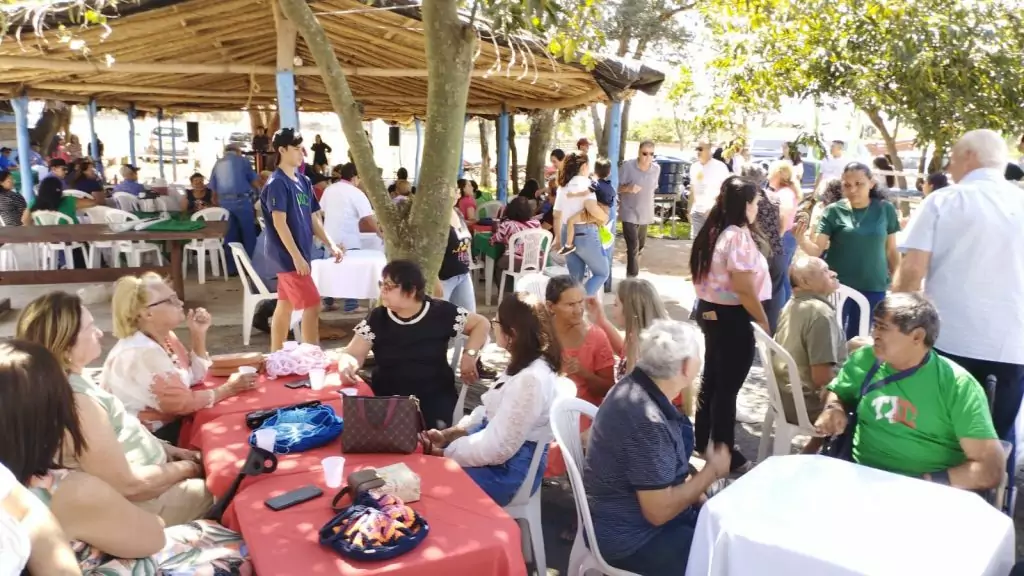 Prefeitura de Caracol promove almoço dançante para idosos do SCFV 60+ em parceria com Sicredi