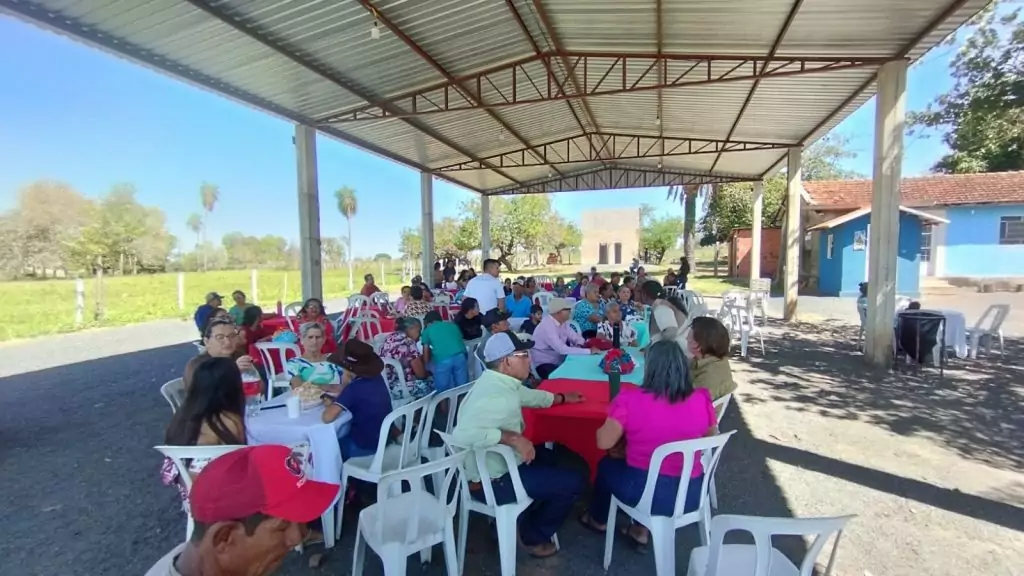 Prefeitura de Caracol promove almoço dançante para idosos do SCFV 60+ em parceria com Sicredi