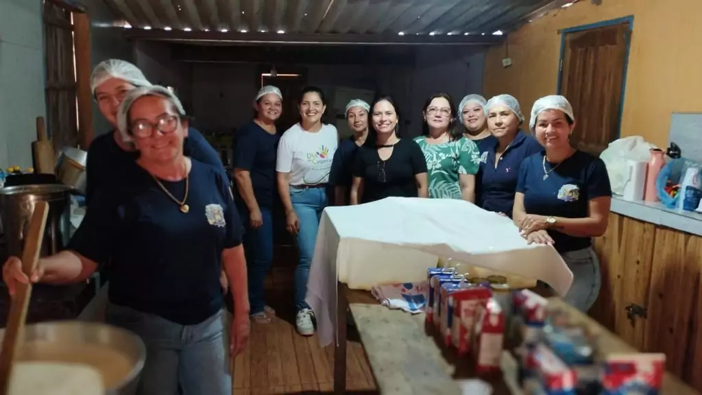 Prefeitura de Caracol promove almoço dançante para idosos do SCFV 60+ em parceria com Sicredi