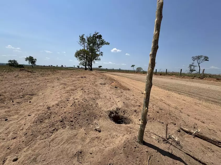 Secretaria de Obras de Caracol realiza manutenção preventiva em estradas rurais