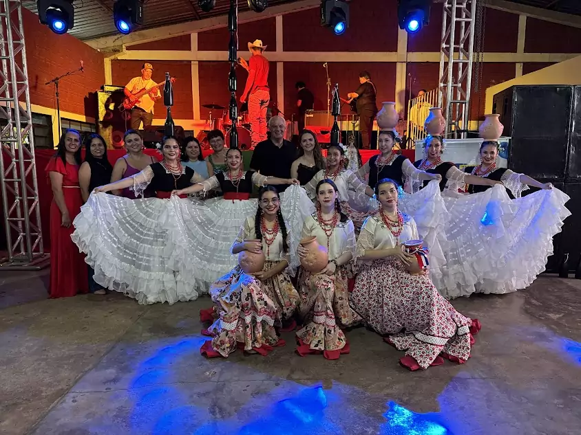 Cultura Paraguaia agitou Caracol no último sábado Cultura Paraguaia agitou Caracol no último sábado