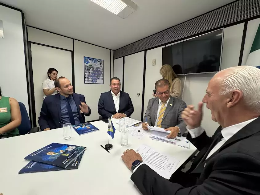 Prefeito Carlos Humberto Pagliosa e vereadores celebram resultados de viagem a Brasília