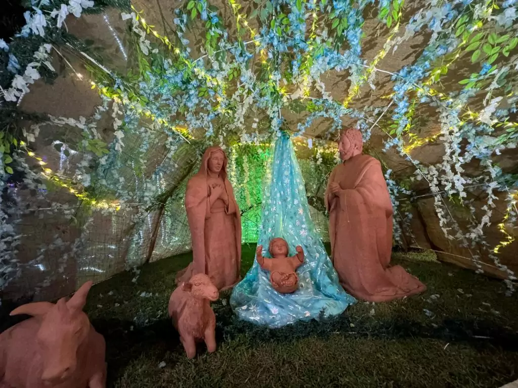 Em Caracol, Papai Noel chega de nave extraterrestre e encanta multidão no Natal de Luzes Em Caracol, Papai Noel chega de nave extraterrestre e encanta multidão no Natal de Luzes