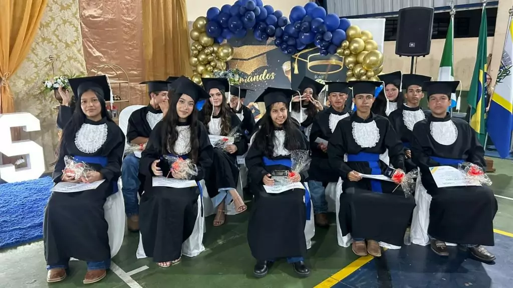 Formatura do 9º ano da Escola João José Leite da Silva marca encerramento de ciclo em Caracol
