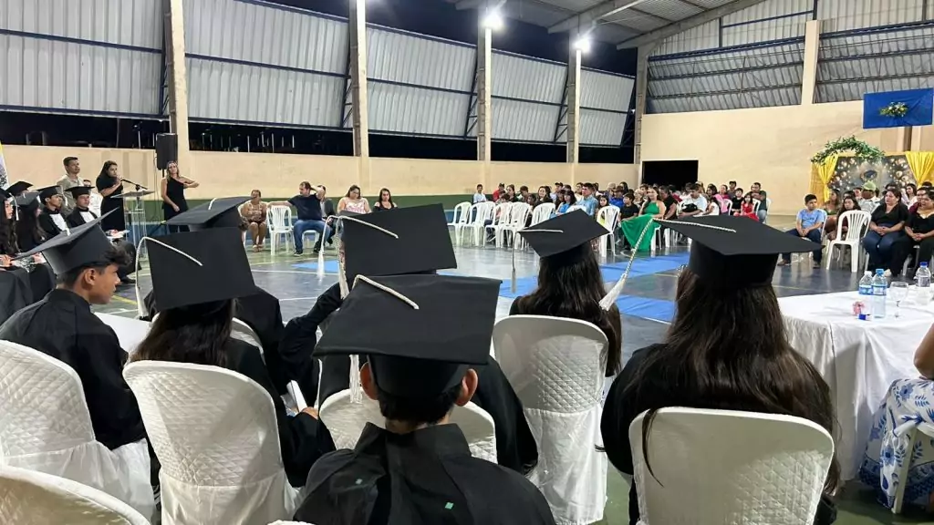 Formatura do 9º ano da Escola João José Leite da Silva marca encerramento de ciclo em Caracol