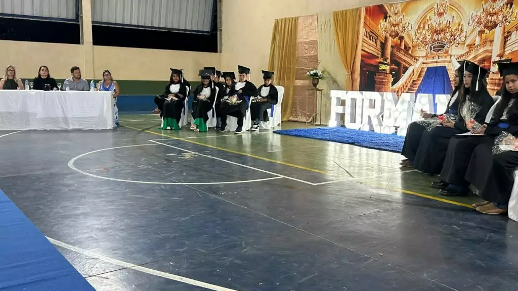 Formatura do 9º ano da Escola João José Leite da Silva marca encerramento de ciclo em Caracol