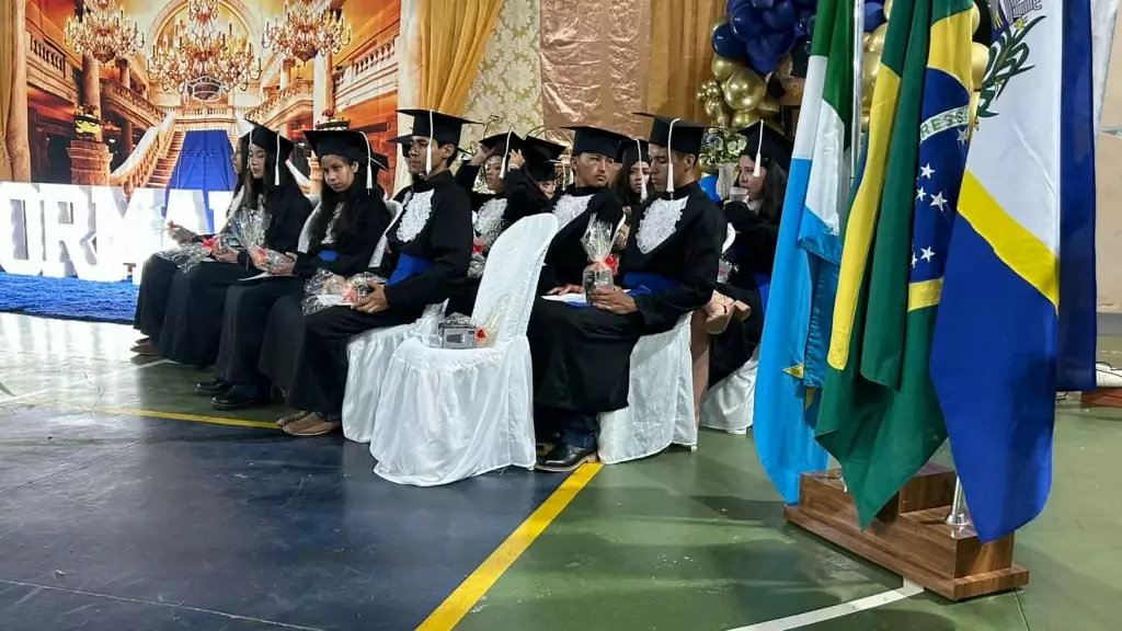 Formatura do 9º ano da Escola João José Leite da Silva marca encerramento de ciclo em Caracol