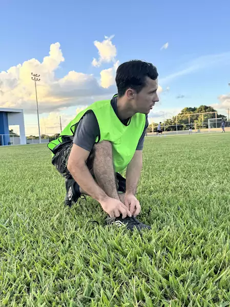 Prefeito Neco Pagliosa acompanha início dos preparativos do time de Caracol para a Copa Assomasul 2026