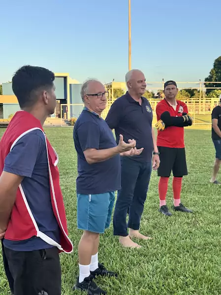 Prefeito Neco Pagliosa acompanha início dos preparativos do time de Caracol para a Copa Assomasul 2026