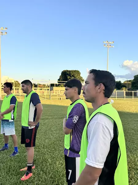 Prefeito Neco Pagliosa acompanha início dos preparativos do time de Caracol para a Copa Assomasul 2026